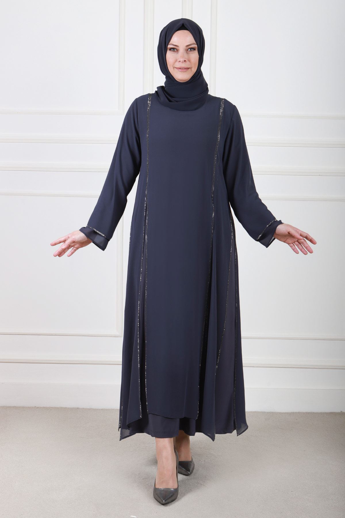 Büyük Beden Tesettür  Sandy Şifon Kaplama Taşlı Abiye Elbise 50013 Füme